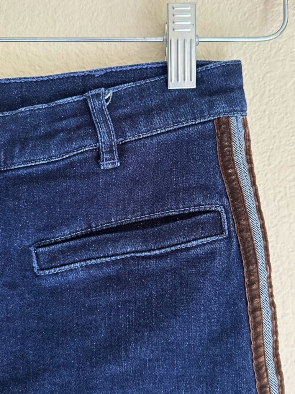 J.McLaughlin Dark Wash Side Stripe Straight Leg Jeans Brown Velvet Trim Size 4